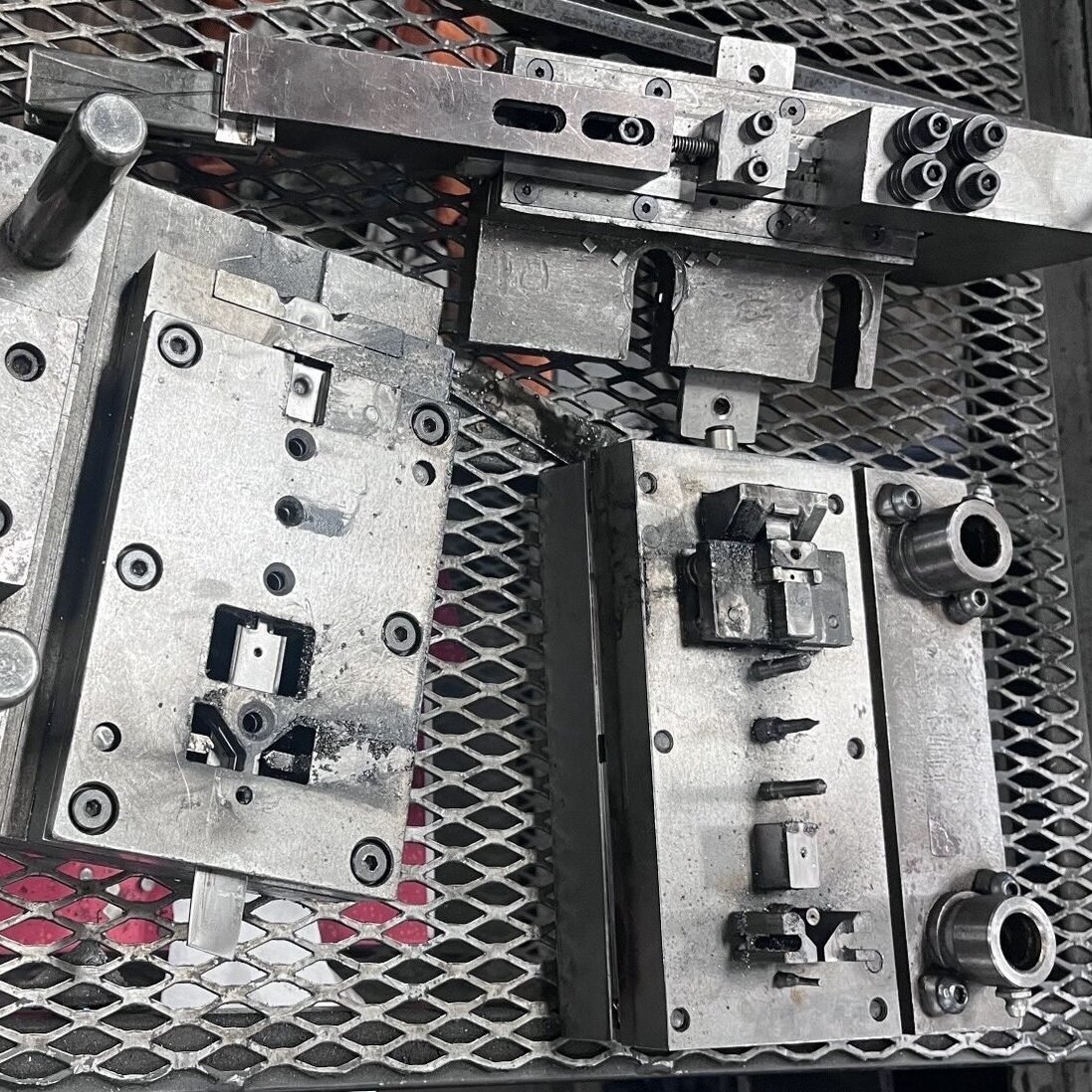 4 Slide Die 4 Slide Die